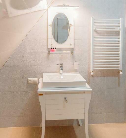 اتاق استاندارد با چشمانداز کوهستان, Royal Bakuriani