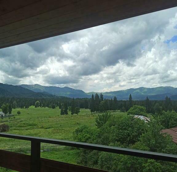 اتاق استاندارد با چشمانداز کوهستان, Royal Bakuriani
