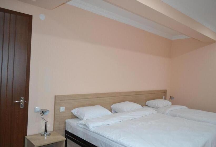 اتاق استاندارد سه نفره, Royal Bakuriani