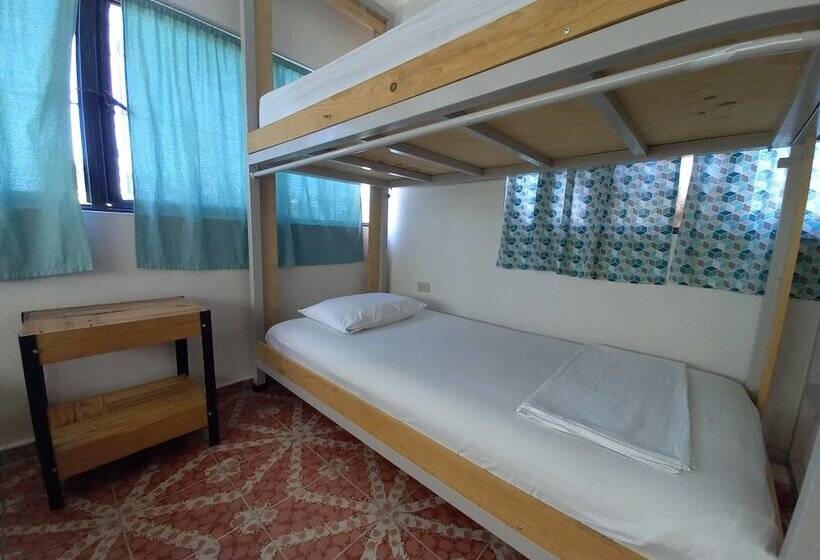 Vuode Makuusalissa, Bermejo Hostel