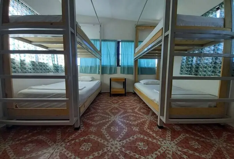 ルームシェアのワンベッド, Bermejo Hostel