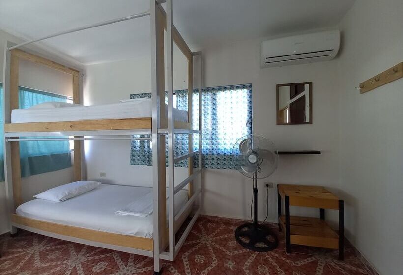 Vuode Makuusalissa, Bermejo Hostel
