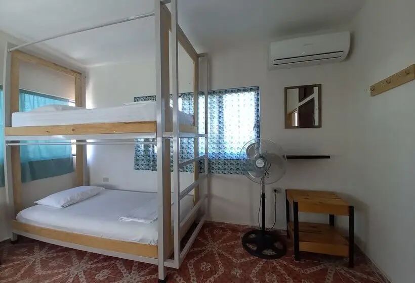 ルームシェアのワンベッド, Bermejo Hostel
