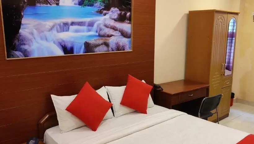 Chambre Triple Deluxe, Kumaran Millenium Residency