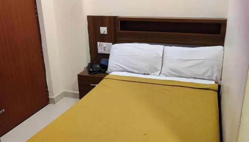 Chambre Standard Individuelle, Kumaran Millenium Residency