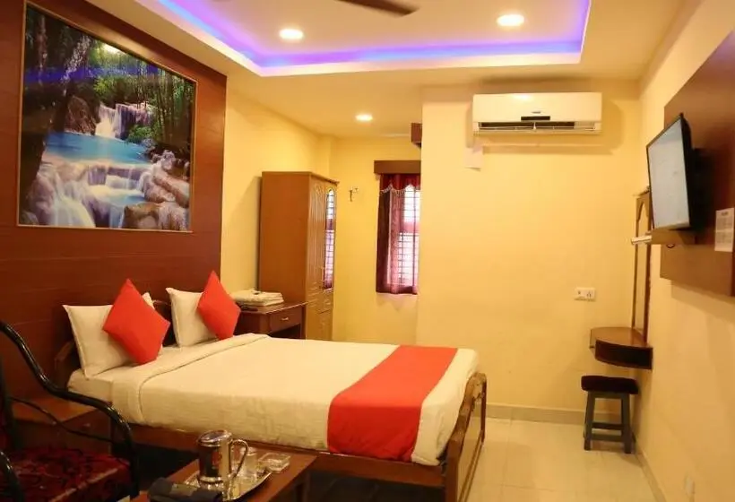 Chambre Triple Deluxe, Kumaran Millenium Residency