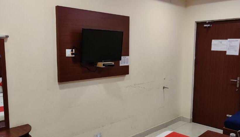 디럭스 트리플 룸, Kumaran Millenium Residency