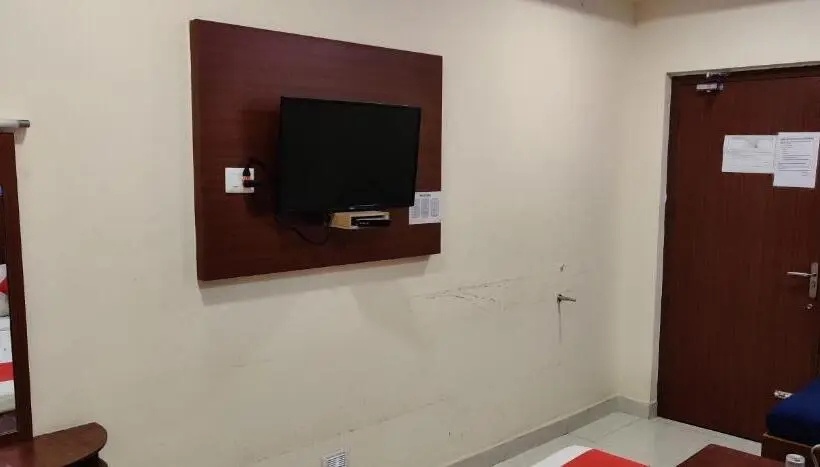 Chambre Triple Deluxe, Kumaran Millenium Residency