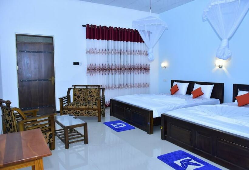 Perhehuone, La Casa Safari Resort