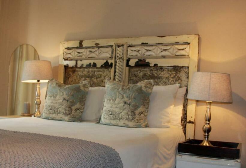 اتاق اکونومی, Blue Grass Nest