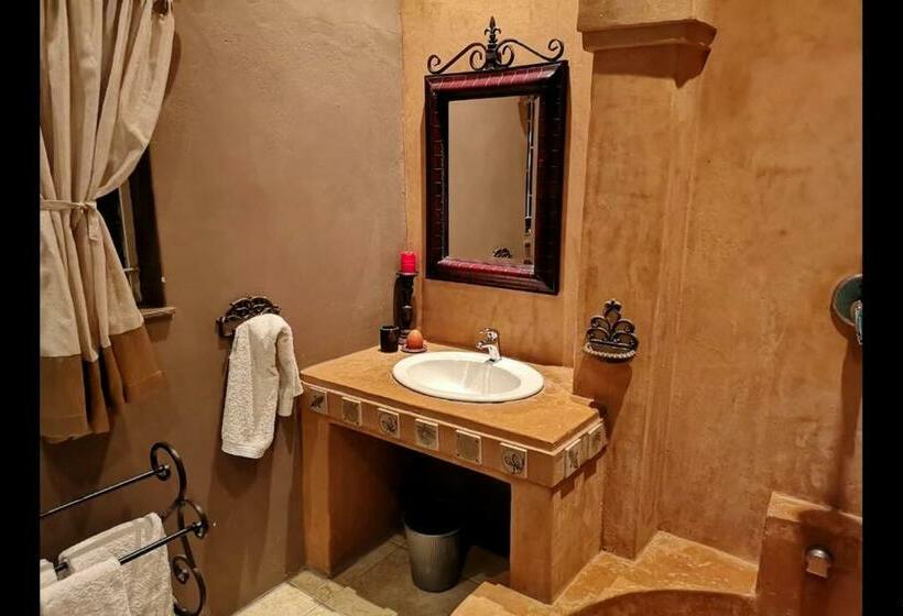 اتاق خانوادگی, Blue Grass Nest