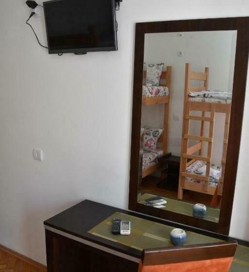 اتاق استاندارد چهار تخته, Exit Labirint Centar