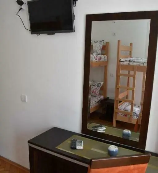 اتاق استاندارد چهار تخته, Exit Labirint Centar
