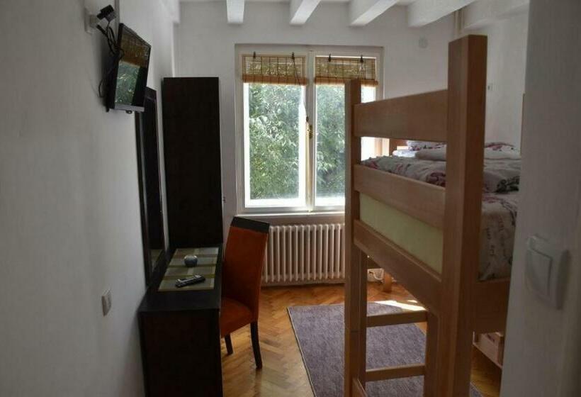 اتاق استاندارد چهار تخته, Exit Labirint Centar