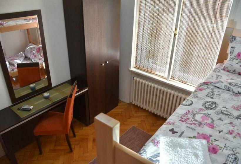 اتاق استاندارد چهار تخته, Exit Labirint Centar