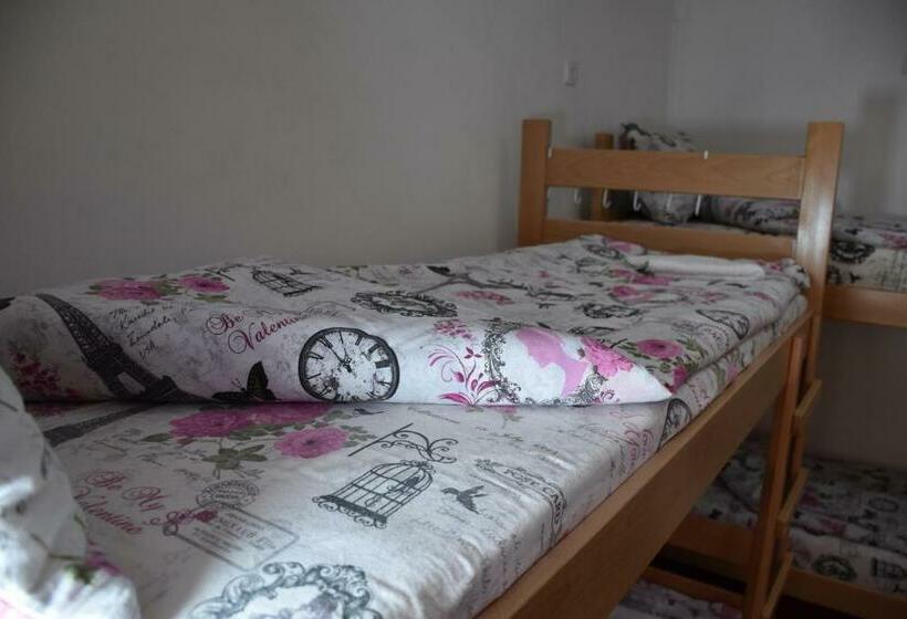 اتاق استاندارد چهار تخته, Exit Labirint Centar