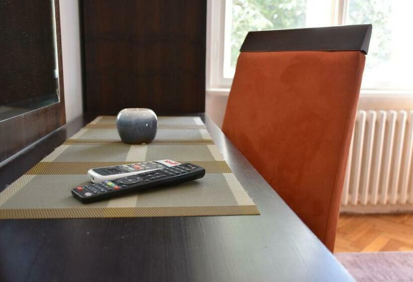 اتاق استاندارد چهار تخته, Exit Labirint Centar