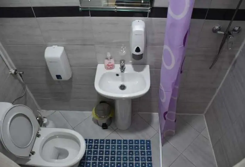 تختخواب در اتاق مشترک, Exit Labirint Centar