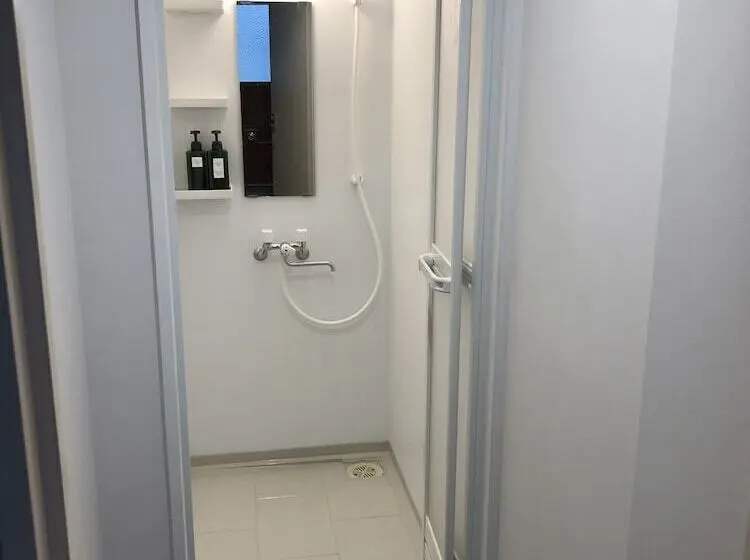 تختخواب در اتاق مشترک, Santiago Guesthouse Naha