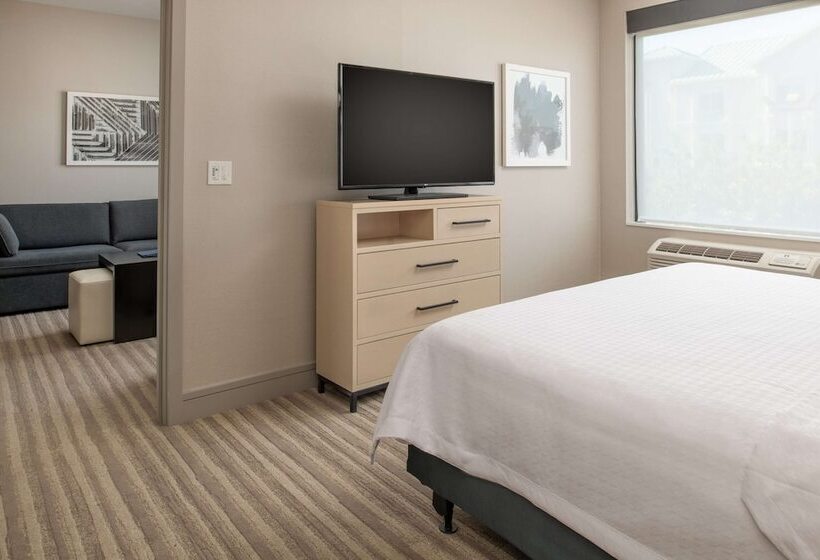 スイート, Homewood Suites By Hilton Belmont