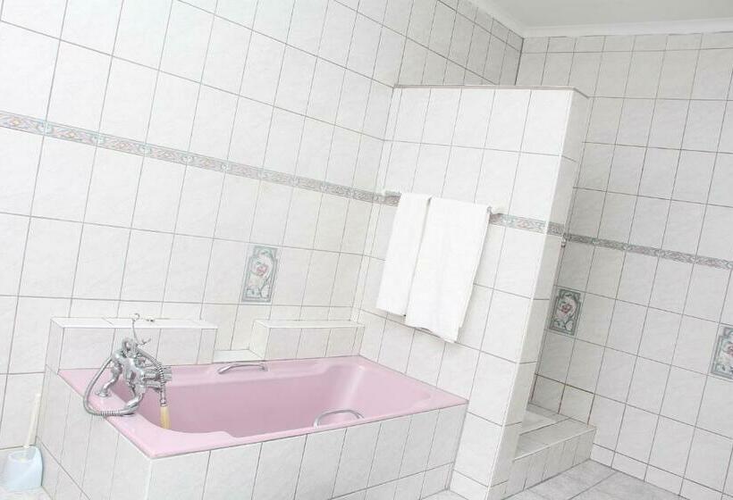 デラックスファミリールーム, Fomo Lodge