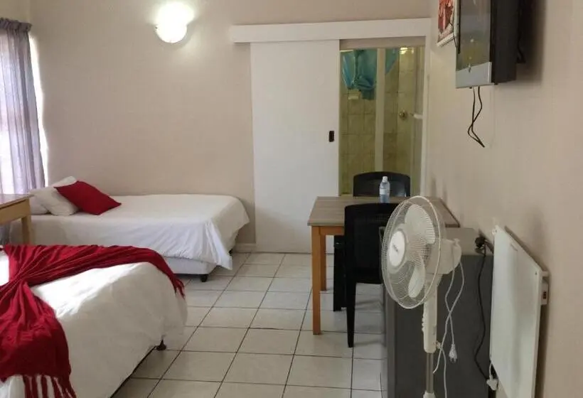 Perhehuone, Fomo Lodge