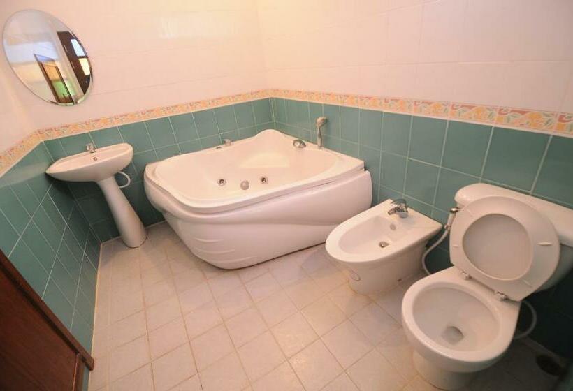 标准间带漩涡浴缸, Paradise Inn And Dining