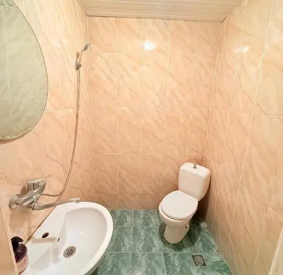 اتاق خانوادگی, Lambada House
