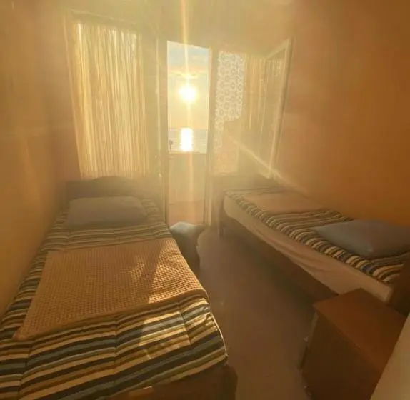 اتاق استاندارد چهار تخته با چشم‌انداز دریا, Lambada House