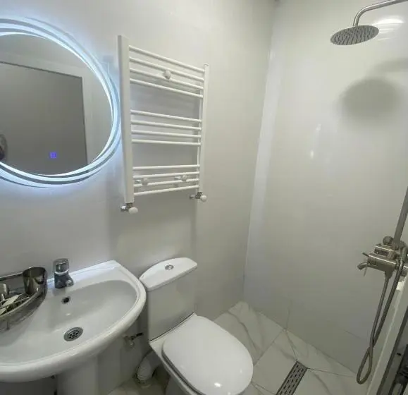 اتاق لوکس چهار تخته, Lambada House