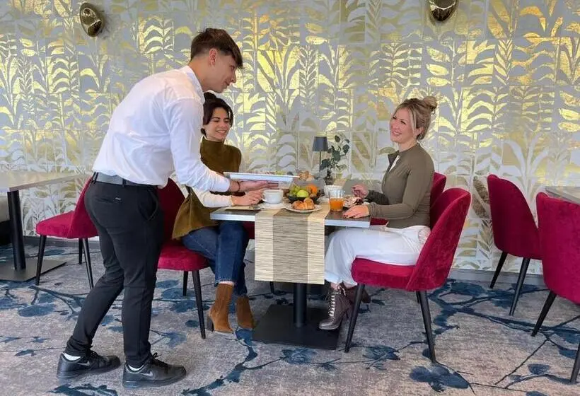 キングサイズベッドのデラックススイート, Resort Hotel Sonnenhof Grafenau