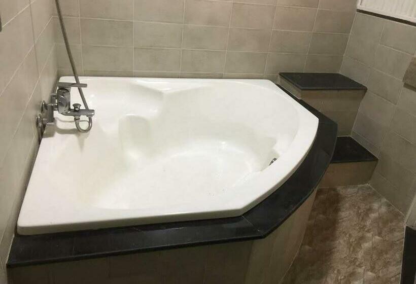 اتاق لوکس با وان آب گرم, Khang Homestay