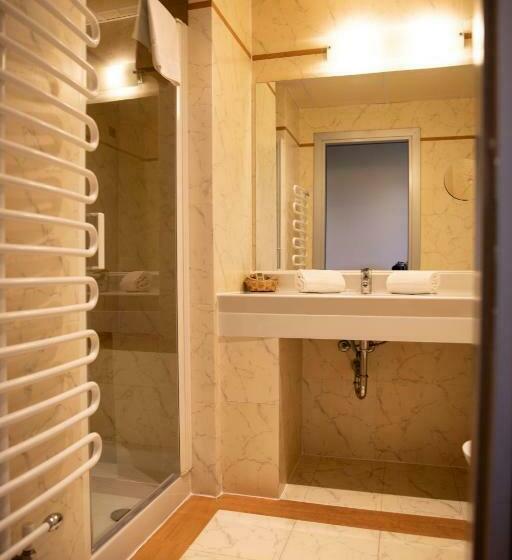 スタンダードルーム, Casta