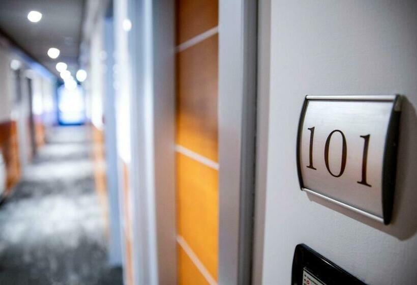 スタンダードルーム, Casta