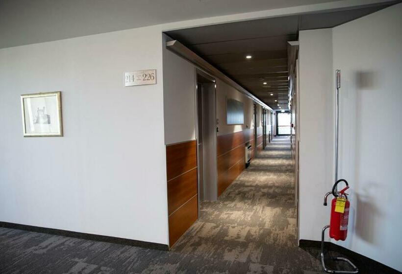 スタンダードルーム, Casta