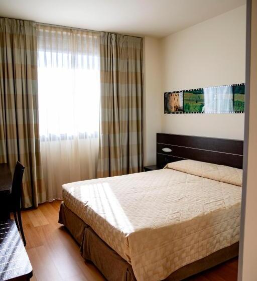 デラックスルーム, Casta