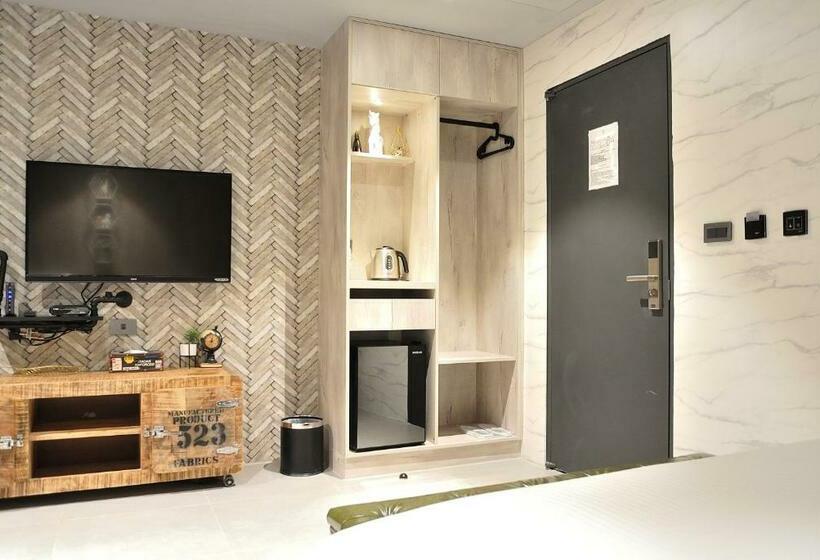 اتاق سوپریور خانوادگی, K