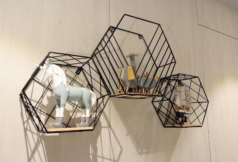 اتاق لوکس, K