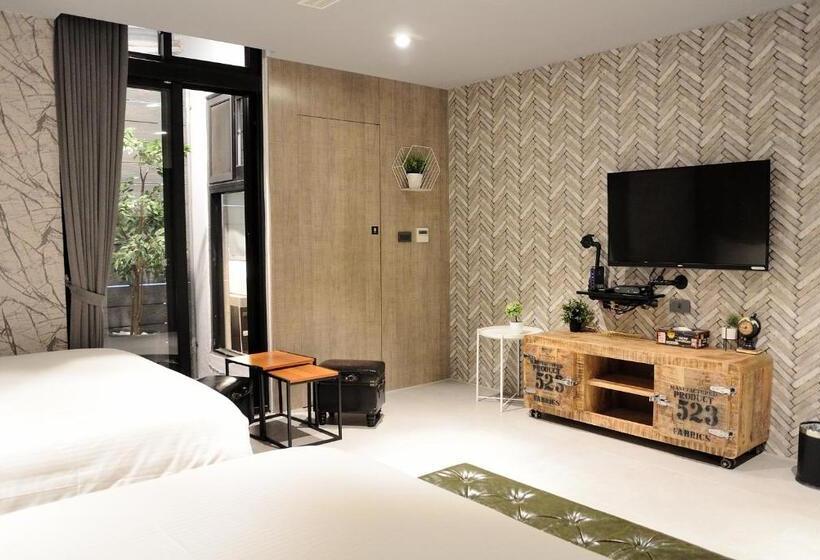 اتاق سوپریور خانوادگی, K