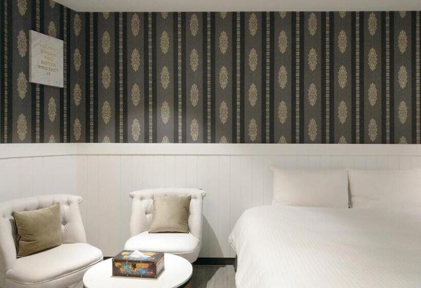 اتاق لوکس سه تخته, K