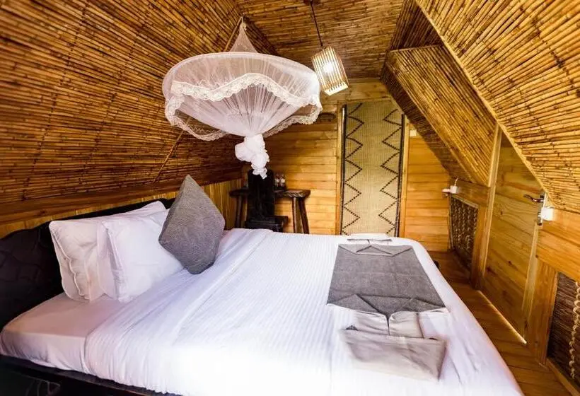اتاق یک تخته با چشمانداز باغ, Kingfisher By The Green Resort