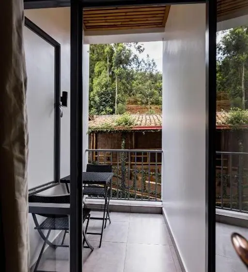اتاق لوکس, Kingfisher By The Green Resort
