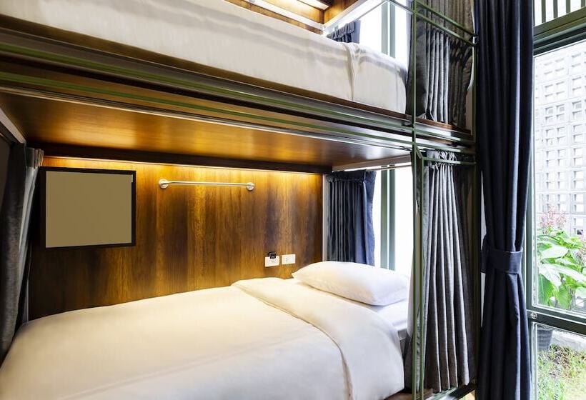 Кровать в Общей Комнате, Khunluang Hostel