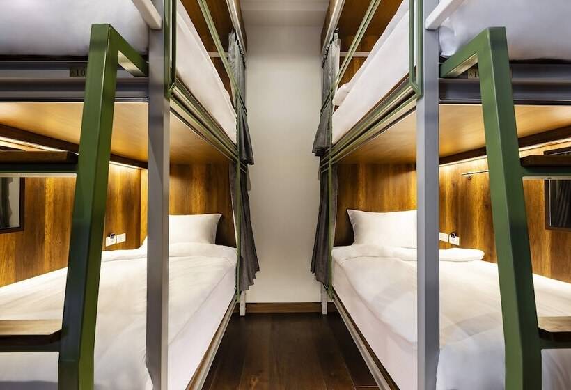 Кровать в Общей Комнате, Khunluang Hostel