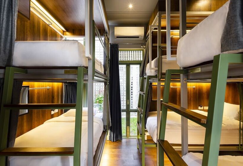 Кровать в Общей Комнате, Khunluang Hostel