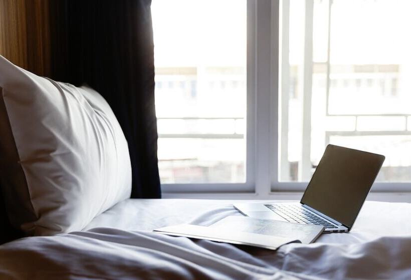 Кровать в Общей Комнате, Khunluang Hostel