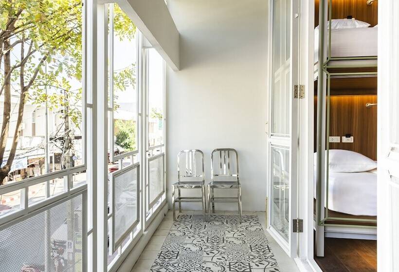 Кровать в Общей Комнате, Khunluang Hostel