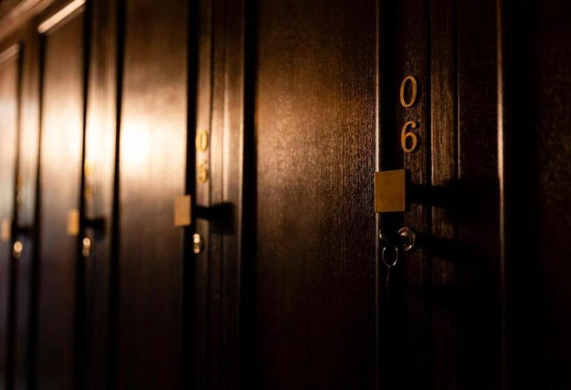 Кровать в Общей Комнате, Khunluang Hostel