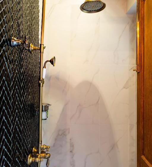 Кровать в Общей Комнате, Khunluang Hostel