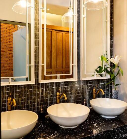 Кровать в Общей Комнате, Khunluang Hostel